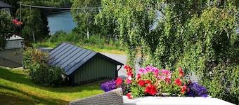 Idyllic vacation home right by the sea<br>