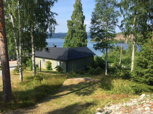 Idyllic vacation home right by the sea<br>