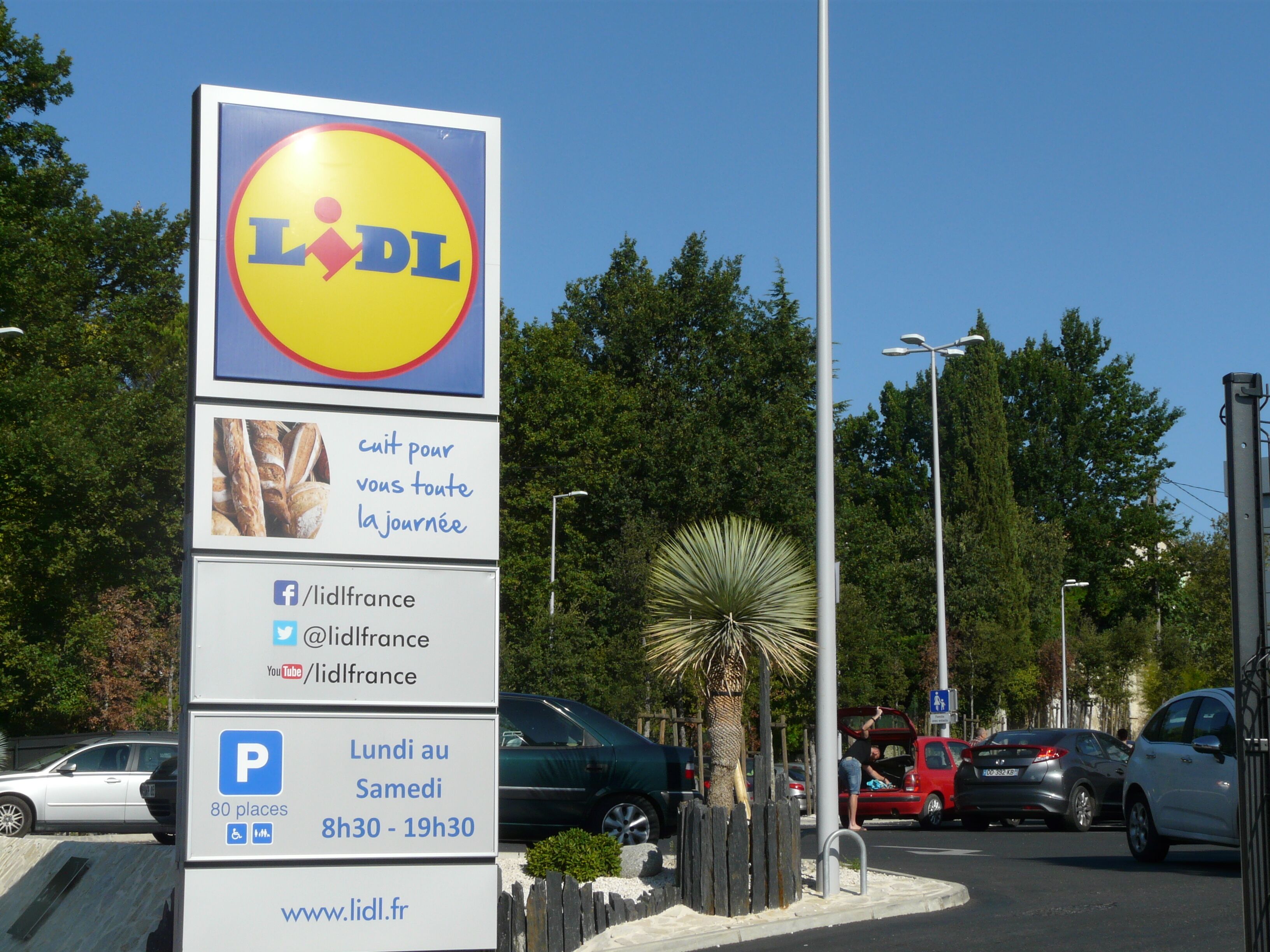 LIDL situé à 1.7km de la résidence
