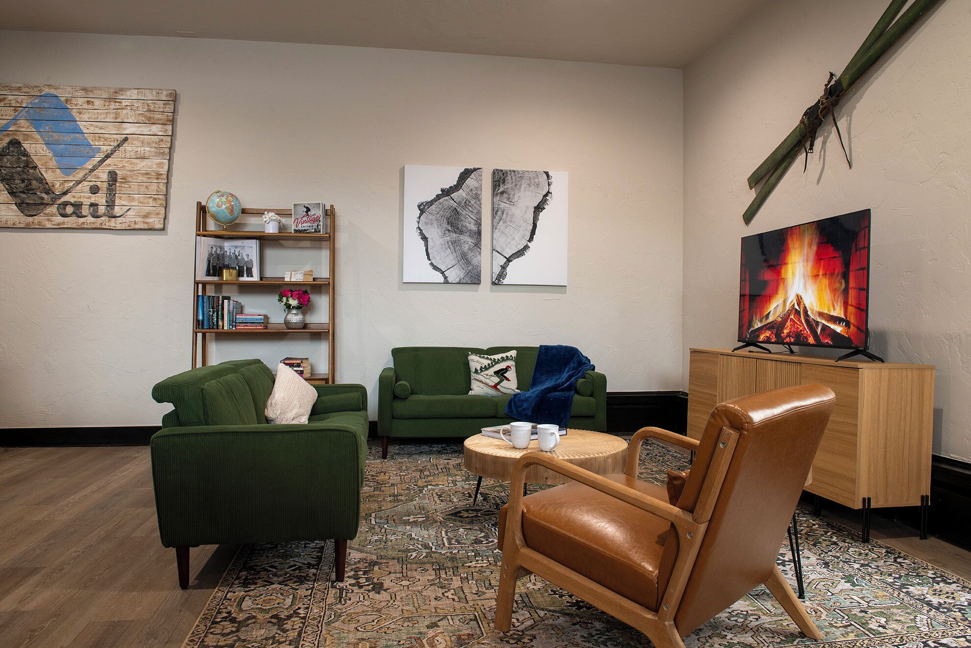 TV, fireplace