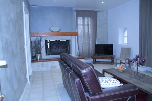 TV, fireplace, DVD player, table tennis - La Prunéloise, a character cottage waiting for you (Lafitte-sur-Lot)