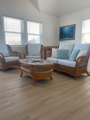 TV connectée, jeux vidéo, lecteur de DVD, baby-foot