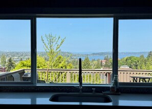 Interior - Craftsman With Breathtaking View of Downtown Seattle and Lake Washington (seattle)