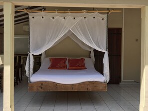 3 bedrooms, in-room safe, iron/ironing board, travel cot