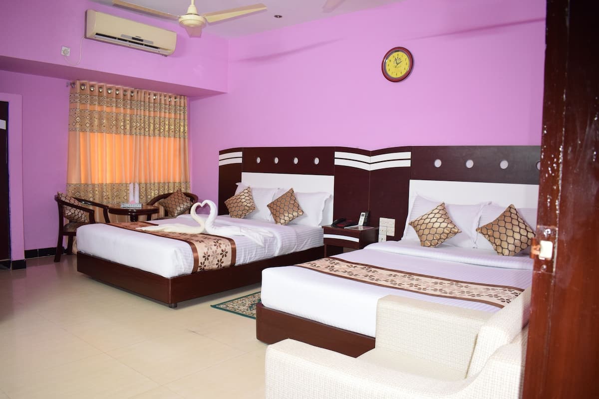 Quadrupla Luxury, 2 letti queen | 1 camera, biancheria da letto di alta qualità, copriletto in piuma
