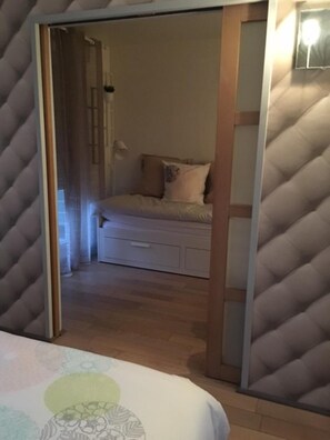 1 chambre, fer et planche à repasser, Wi-Fi, draps fournis