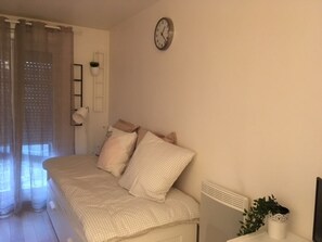 1 chambre, fer et planche à repasser, Wi-Fi, draps fournis