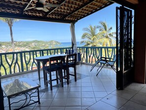 Outdoor dining - Amazing views, 5 minutes from downtown or the beach, quiet area of town (Sayulita)