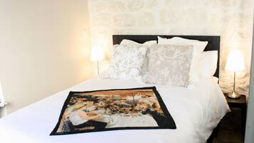 2 bedrooms, desk, soundproofing, WiFi (free)