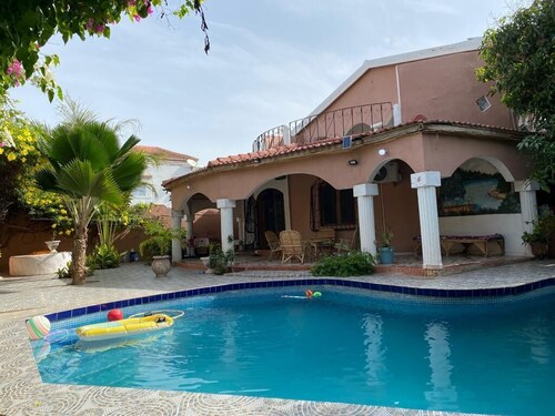 145 m² Villa mit Pool 100 Meter vom Meer entfernt jeder Komfort 