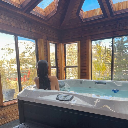 Unique Executive Multi Level Residence Unparalleled Views  WiFi Sat Hot Tub