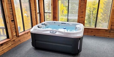 Unique Executive Multi Level Residence Unparalleled Views  WiFi Sat Hot Tub