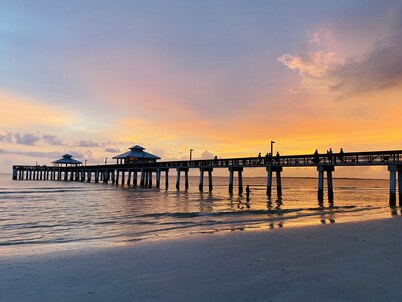 Special Pricing in April! Sea Breeze Gulf Home. Heated Pool, steps to the Beach.