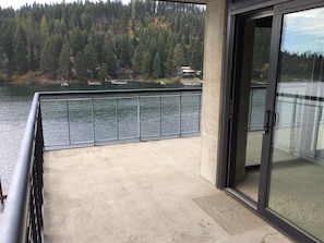 Property grounds - Waterfront Bellerive Condo, wraparound balcony, 2 BR, 2 BA, No Smoking, No Pets (Coeur d'Alene)