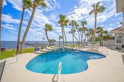 Spacious Waterfront Home - Stunning Rocket Launch View