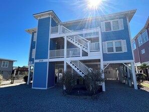 Exterior - Ocean Front Condo - Beautiful beach and views (Ocean Isle Beach)
