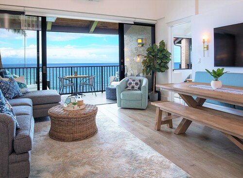 GORGEOUS OCEANFRONT PENTHOUSE 