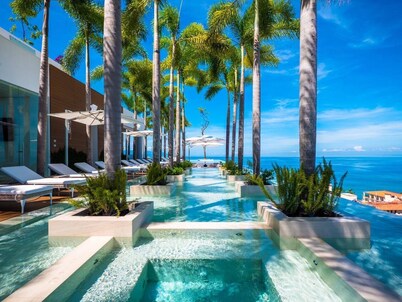 Pier 57 Luxury Escape 2BR, PV’s Best Rooftop!