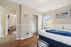 4 bedrooms, desk, iron/ironing board, travel cot