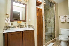 Vasca, asciugacapelli, asciugamani