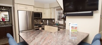 Vackert ett sovrum med hundvÀnligt hem lÀngs kolkullen