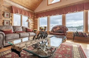 Smart TV, fireplace, books, stereo