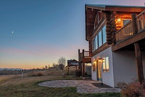 Exterior - BEST Teton Views: The Ultimate Log Cabin Retreat (Tetonia)