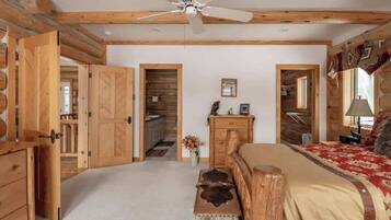 4 Schlafzimmer, Schreibtisch, Bügeleisen/Bügelbrett, Reisekinderbett