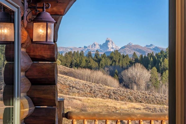 Interior - BEST Teton Views: The Ultimate Log Cabin Retreat (Tetonia)