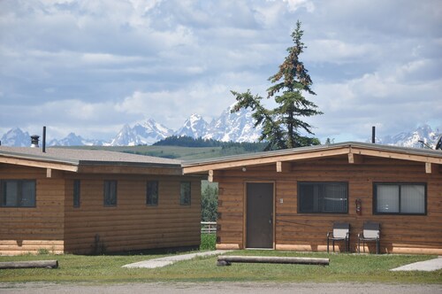 Cute 2/1 Cabin With Full Kitchen And Teton Views