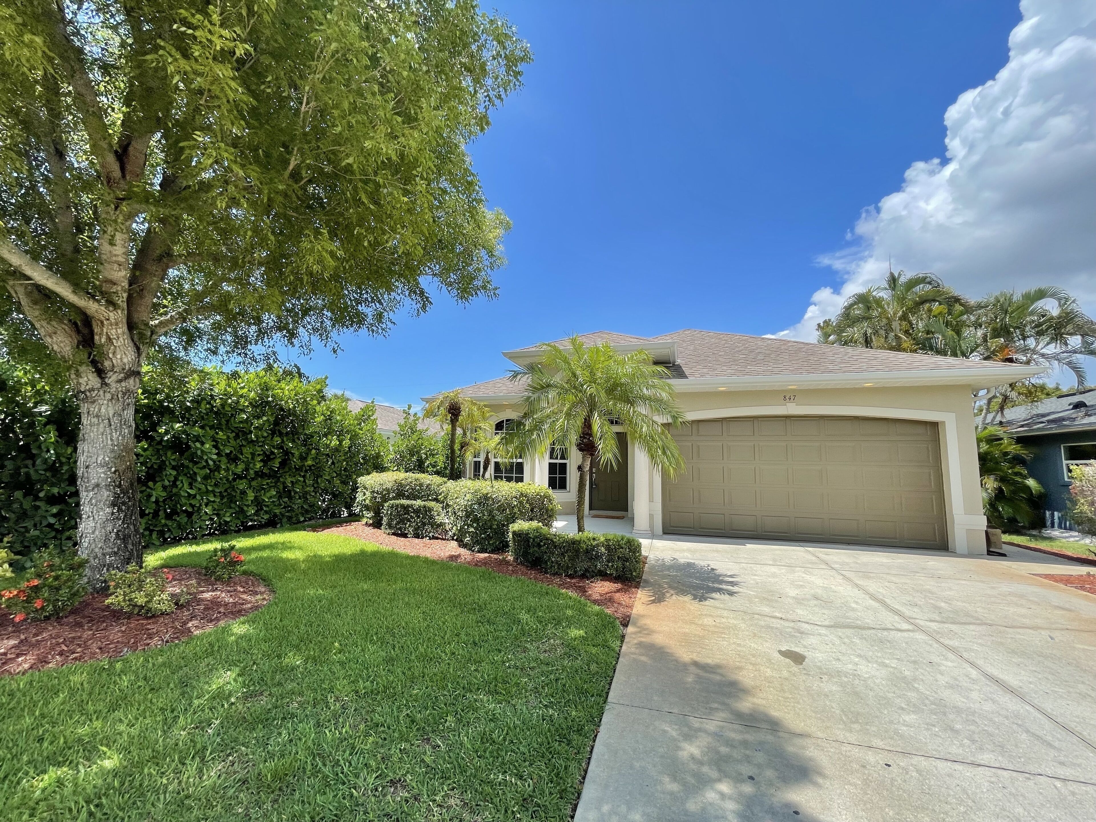 Cozy getaway in the heart of North Naples with Heated Pool!!
