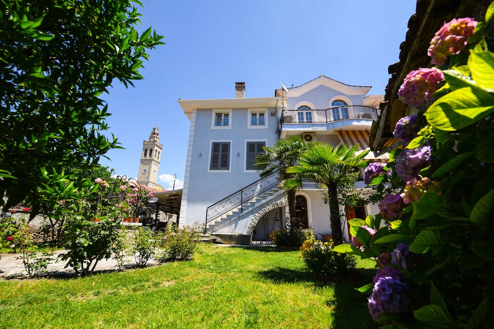 Rose Garden Hotel