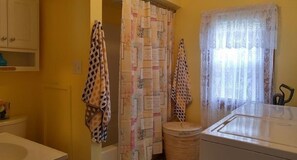 Combined shower/bathtub, hair dryer, towels, soap