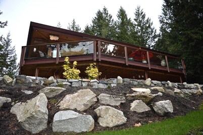 Cozy Upscale Getaway - Fantastic Location