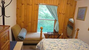 2 makuuhuonetta, työpöytä, ilmainen Wi-Fi, vuodevaatteet