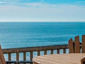 Property grounds - Sunflower Beach House | Oceanfront + Walk to Beach (Surf City)