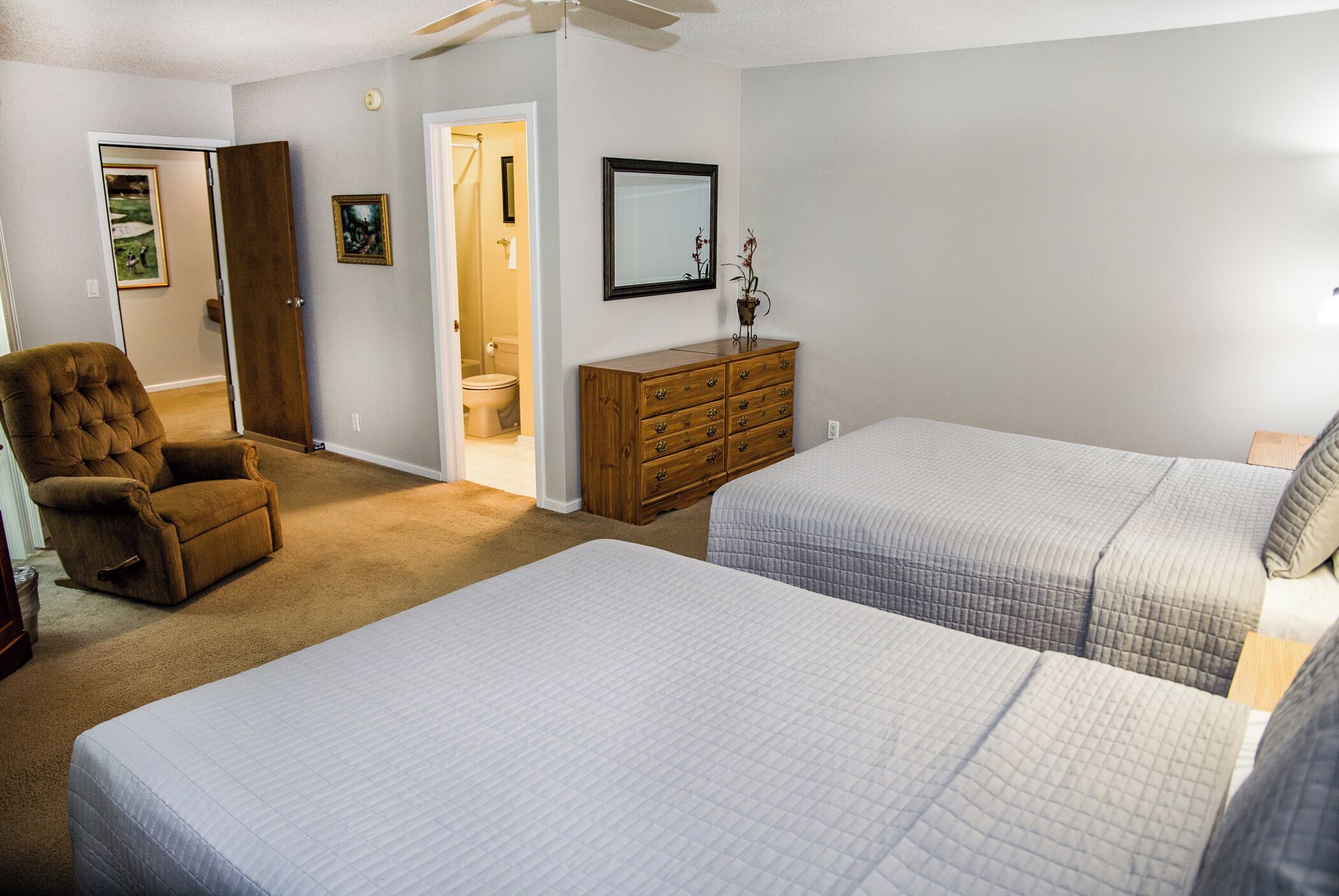 2 bedrooms, iron/ironing board, WiFi, bed sheets