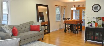 Cozy, comfy, convenient, w/ a touch of modern located in beautiful Lake Ellyn!