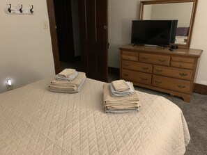 2 soverom, strykejern/-brett, reiseseng for barn og wi-fi (inkludert)