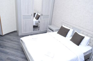 標準雙床房 | 書桌、遮光布/窗簾、免費無線上網、床單