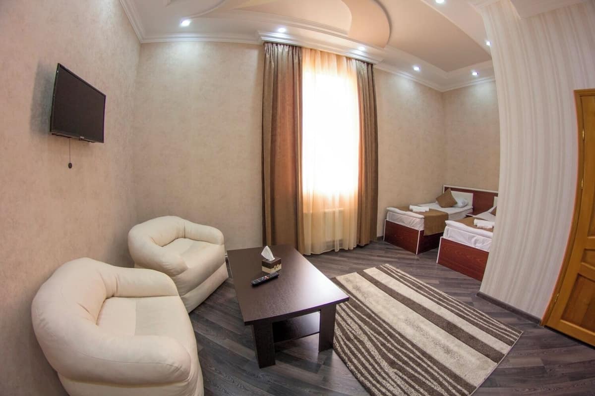 Bureau, rideaux occultants, Wi-Fi gratuit, draps fournis