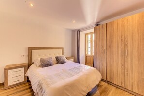 3 soverom, strykejern/-brett, wi-fi (inkludert) og sengetøy