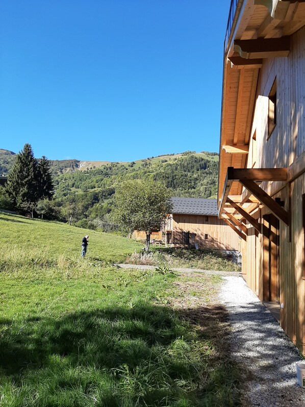 Guests can enjoy a peaceful rural retreat with a porch and scenic views of the surrounding countryside.