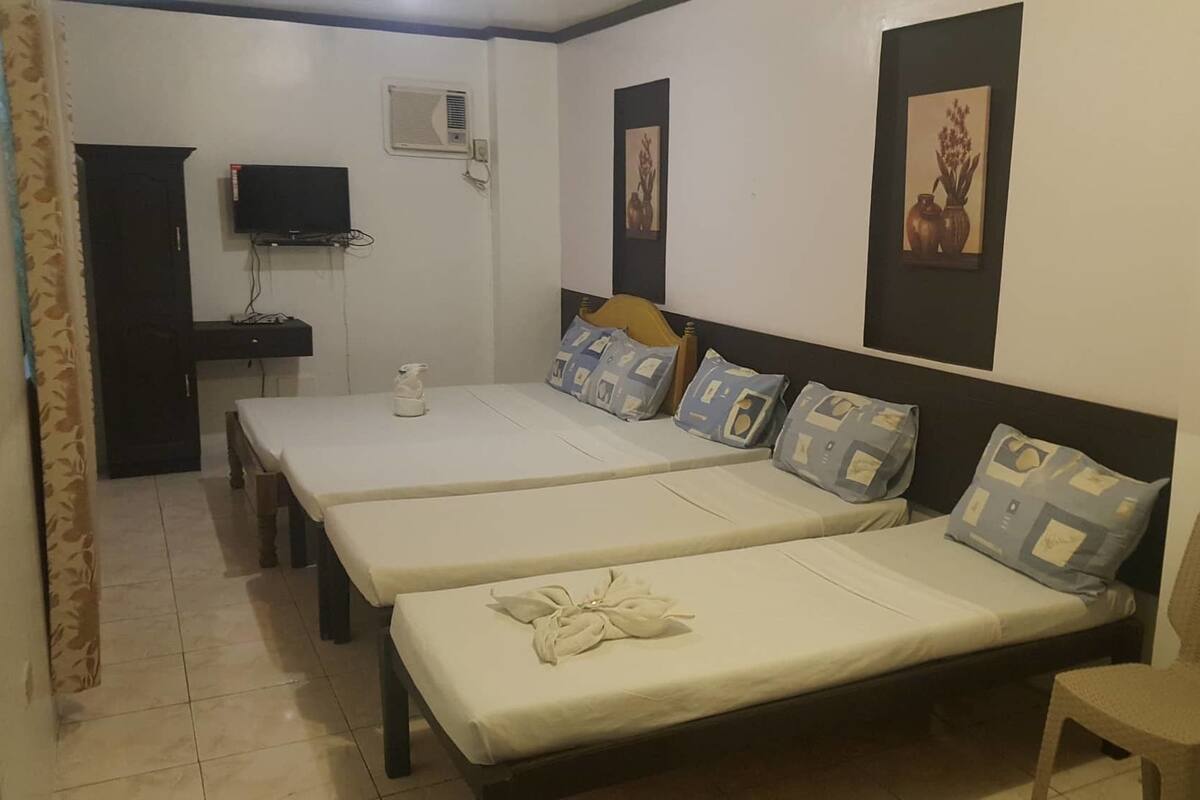 Family Room, Non Smoking | In-room safe, desk, WiFi (free), individually decorated