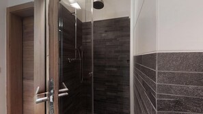 Hair dryer, towels - Tastefully renovated 3-room apartment on the first floor, approx. (Sils/Segl Maria)