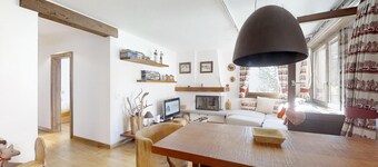 Smagfuldt renoveret 3-værelses lejlighed i 1. etage