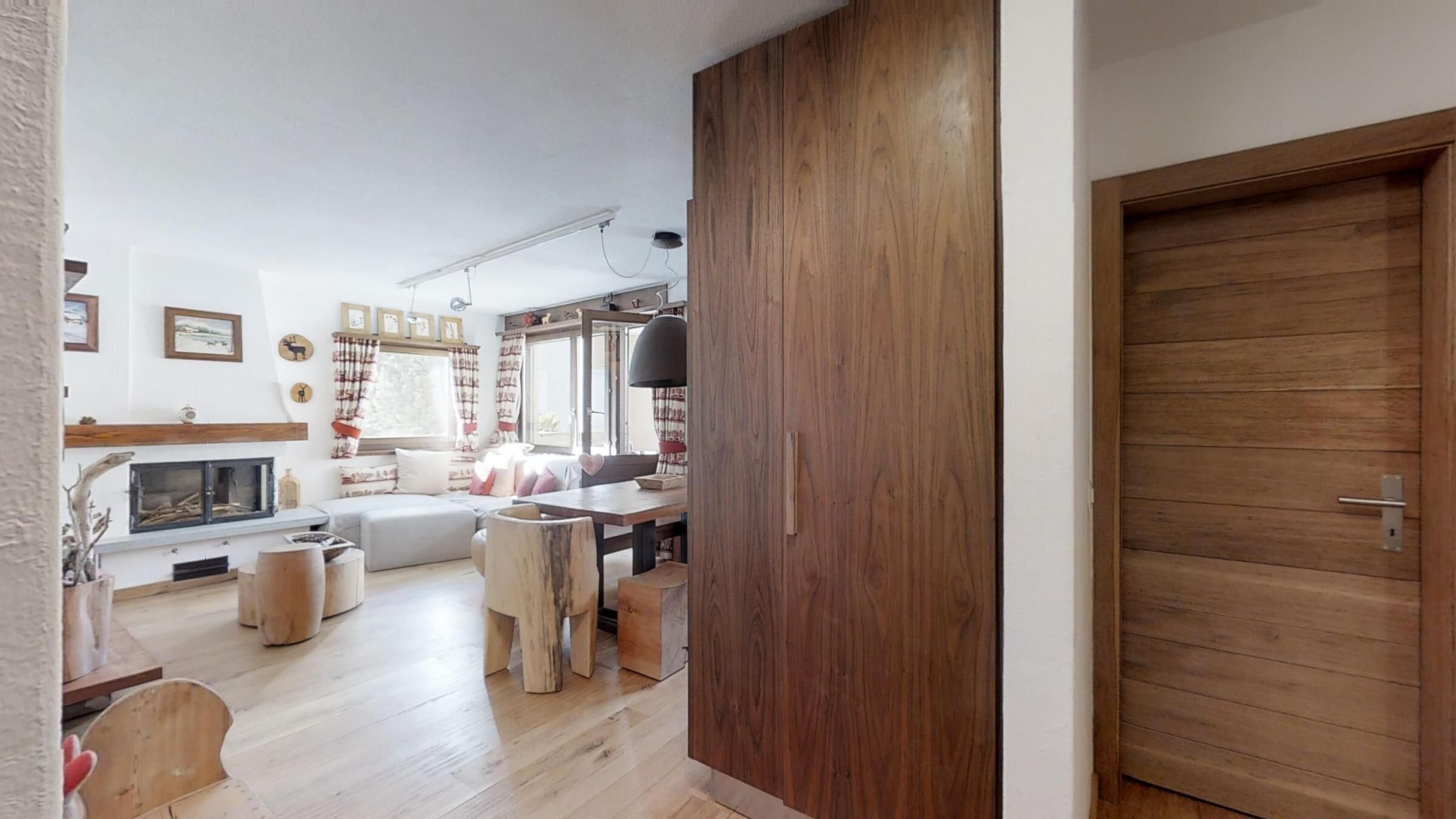 Geschmackvolle Renovierte 3-zimmerwohnung Im 1. - Maloja
