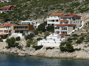 المنشأة من الخارج