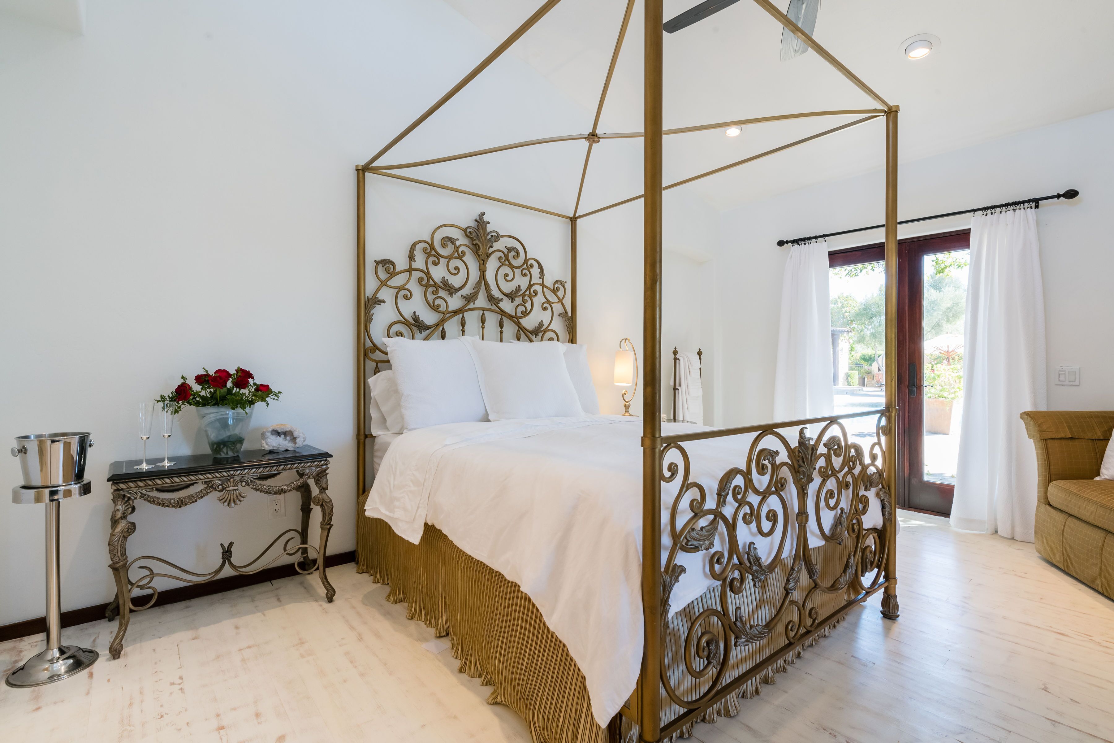 1 habitación, tabla de planchar con plancha, wifi gratis y ropa de cama 