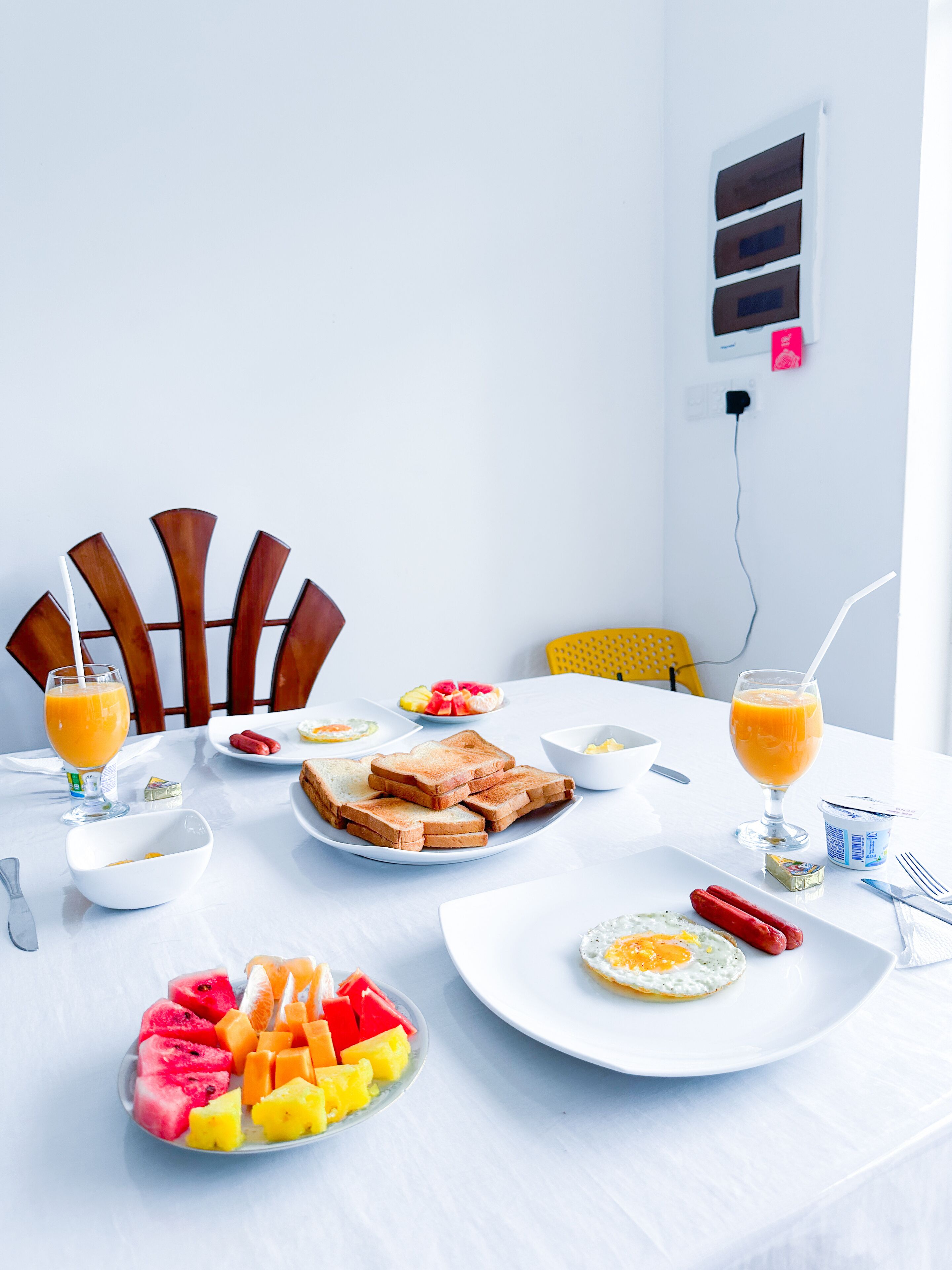Daily cooked-to-order breakfast (LKR 1500 per person)